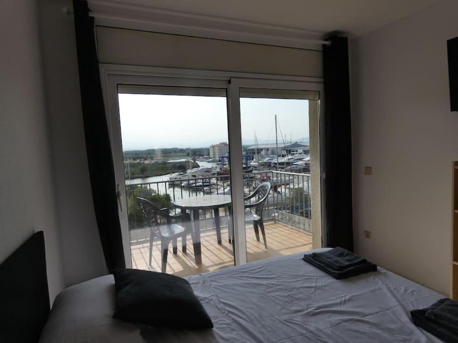 Estudio Con Vistas, Roses Exterior photo