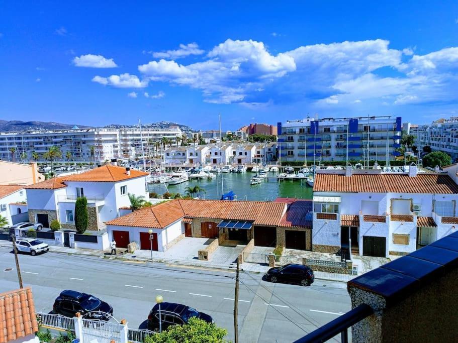Estudio Con Vistas, Roses Exterior photo